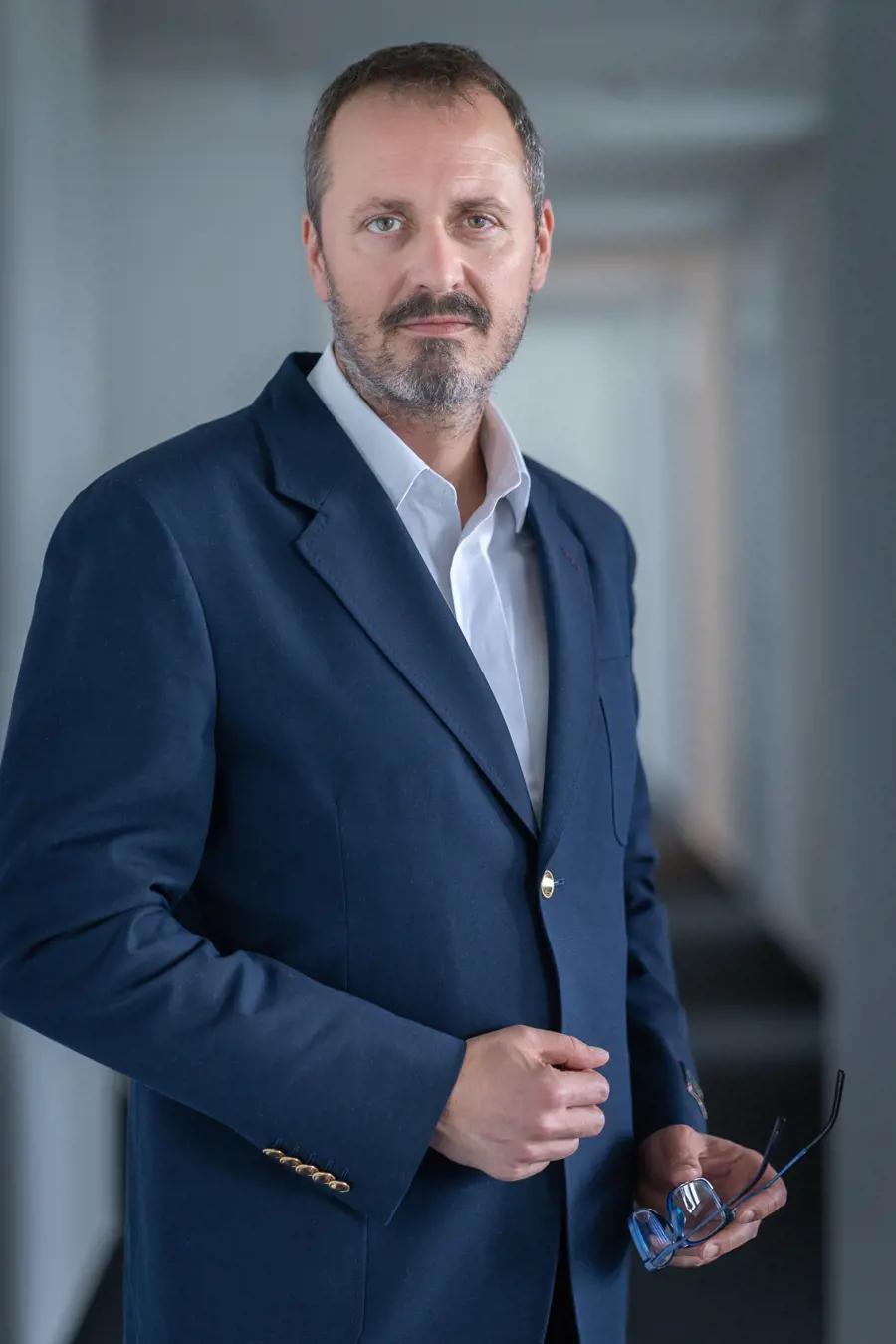 ktosme_akz_advokat_tomas_zahradnik2_upr